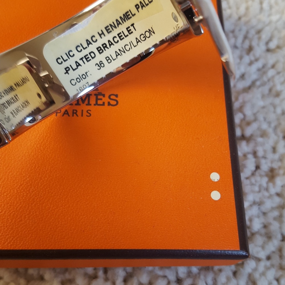 ***SOLD*** NWT Auth HERMES Lagon Clic Clac, sz PM - Picture 3 of 8